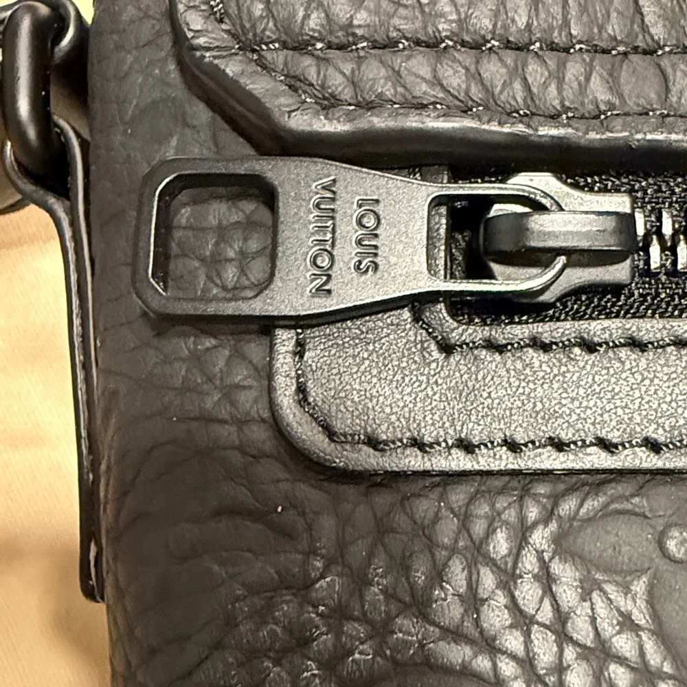 Louis Vuitton Black Leather S Cape Messenger Taurillon Shoulder Bag
